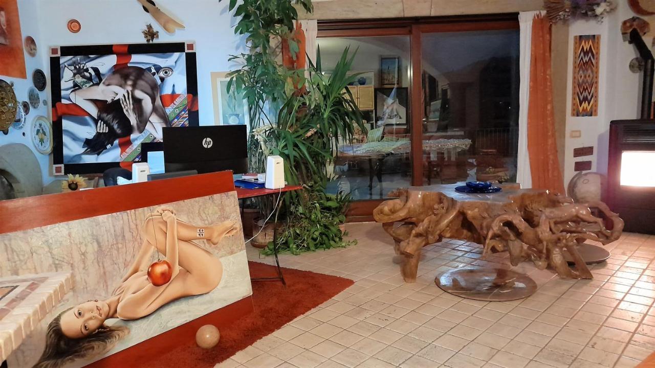 Casa D' Artista B&B Ozieri Bagian luar foto